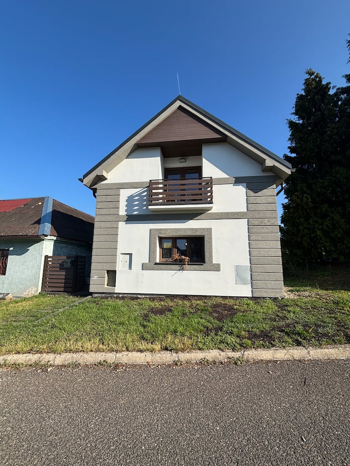 Investiční rekreační dům – 2 apartmány – České středohoří