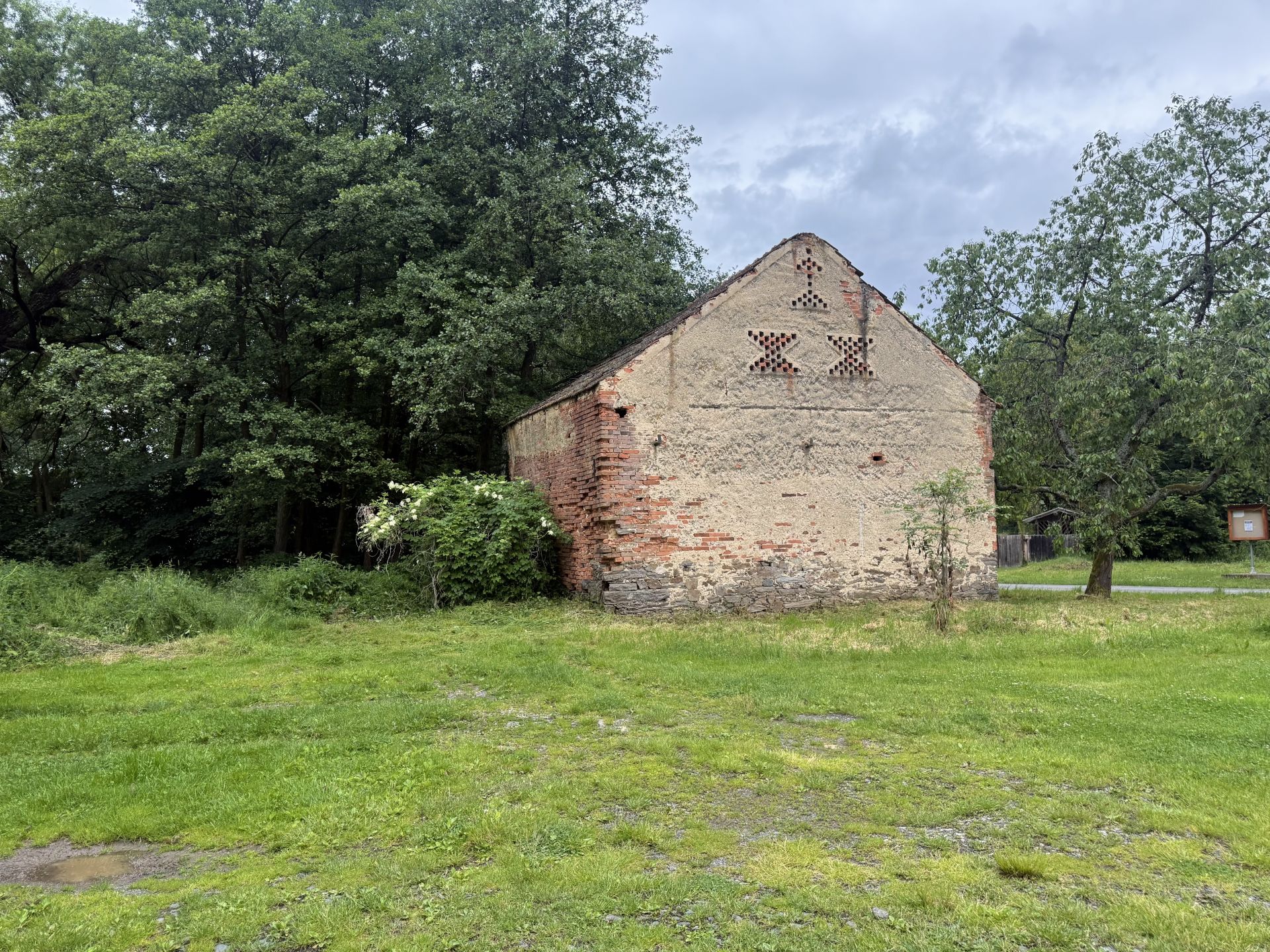 Stavební pozemek pro rekreaci nebo bydlení